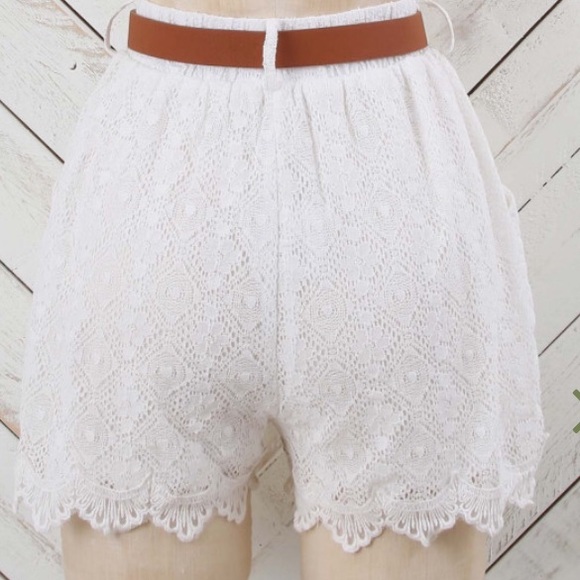 Altar‘ State white lace shorts - Picture 2 of 3